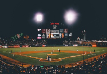 华体会体育：从桑巴领袖到豪门弃子，卢西奥三年冰火路，诠释足坛残酷物语