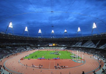 HTH.com-珍藏时刻！马刺官方社媒发布文班亚马专属手机壁纸，球迷竞相收藏引热潮