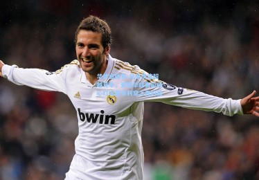 华体会体育-兄弟情谊超越竞争，爱德华兹赛前暖心叮嘱莫布利穿上我的鞋