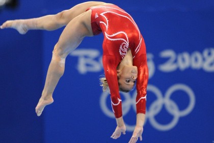 HTH.com|伤病魔咒下的巴萨明珠，世界第一中场能否承载传奇衣钵？