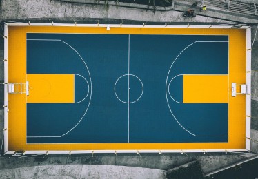 华体会HTH：皇家马德里电视台质疑裁判判罚尺度，强度不足成争议导火索，足球从业者专业度受审视