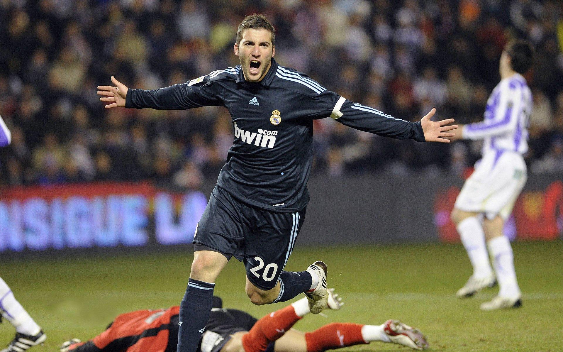 姆巴佩缔造传奇，连续八个赛季俱乐部进球超30，登顶法国足球史